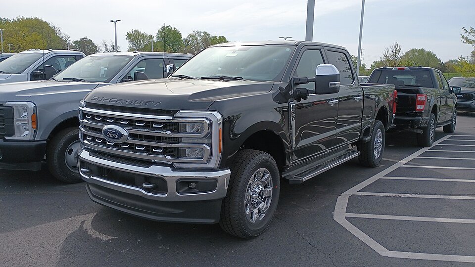 2023_Ford_F-350_Super_Duty_front_view